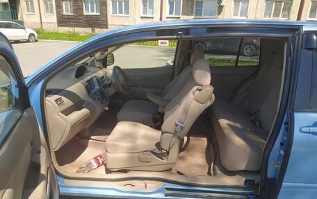 Toyota Raum II, 2004 год, 300 000 рублей, 2 фотография