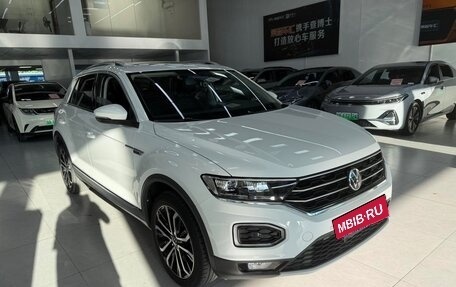 Volkswagen T-Roc I, 2023 год, 1 439 000 рублей, 2 фотография