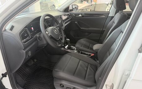 Volkswagen T-Roc I, 2023 год, 1 439 000 рублей, 8 фотография