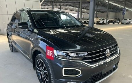 Volkswagen T-Roc I, 2023 год, 1 447 000 рублей, 2 фотография