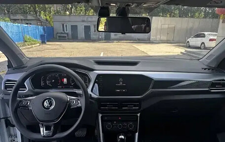 Volkswagen T-Cross I, 2023 год, 1 350 001 рублей, 9 фотография