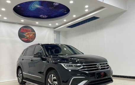 Volkswagen Tiguan II, 2023 год, 2 034 000 рублей, 2 фотография