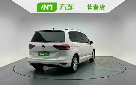 Volkswagen Touran III, 2023 год, 1 550 000 рублей, 4 фотография