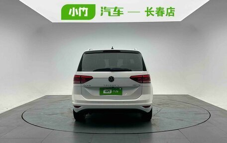 Volkswagen Touran III, 2023 год, 1 550 000 рублей, 5 фотография