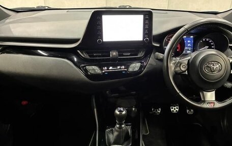 Toyota C-HR I рестайлинг, 2022 год, 1 500 666 рублей, 14 фотография