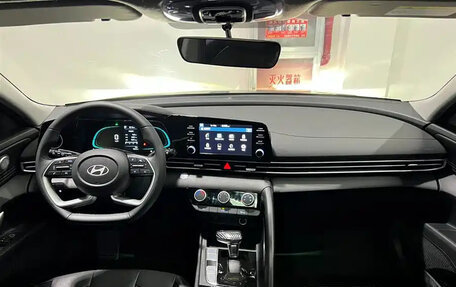 Hyundai Elantra, 2025 год, 1 600 000 рублей, 7 фотография