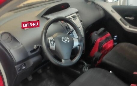 Toyota Yaris III рестайлинг, 2008 год, 555 000 рублей, 2 фотография