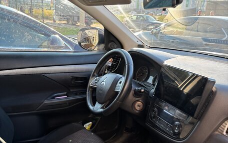 Mitsubishi Outlander III рестайлинг 3, 2013 год, 1 050 000 рублей, 5 фотография