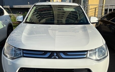 Mitsubishi Outlander III рестайлинг 3, 2013 год, 1 050 000 рублей, 21 фотография