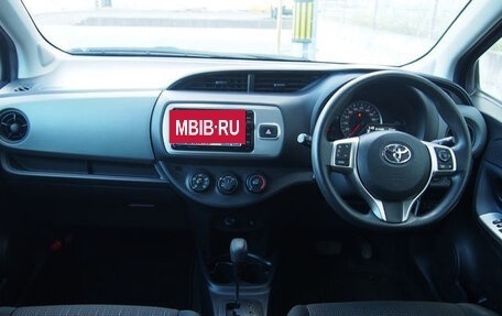 Toyota Vitz, 2015 год, 760 000 рублей, 6 фотография