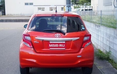 Toyota Vitz, 2015 год, 760 000 рублей, 4 фотография