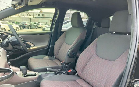Toyota Yaris, 2021 год, 910 000 рублей, 10 фотография