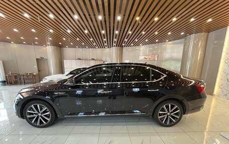 Skoda Superb III рестайлинг, 2025 год, 2 000 000 рублей, 5 фотография