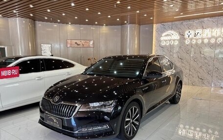 Skoda Superb III рестайлинг, 2025 год, 2 000 000 рублей, 3 фотография