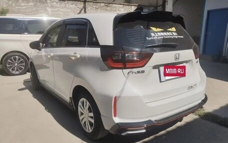 Honda Fit, 2023 год, 1 300 000 рублей, 4 фотография