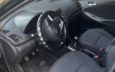 Hyundai Solaris II рестайлинг, 2016 год, 900 000 рублей, 2 фотография