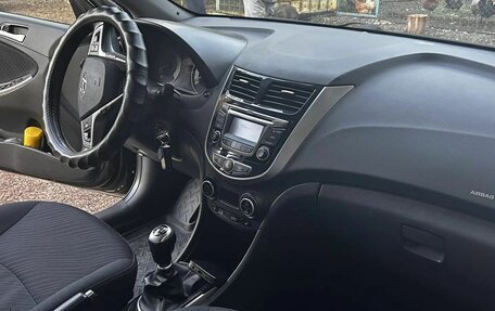 Hyundai Solaris II рестайлинг, 2016 год, 900 000 рублей, 4 фотография