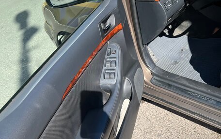 Toyota Avensis III рестайлинг, 2004 год, 415 000 рублей, 13 фотография