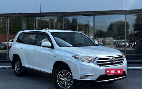 Toyota Highlander III, 2012 год, 1 700 000 рублей, 2 фотография