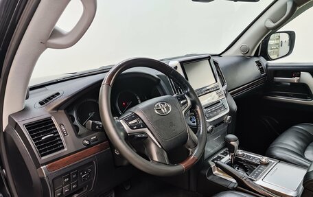 Toyota Land Cruiser 200, 2017 год, 6 790 000 рублей, 14 фотография