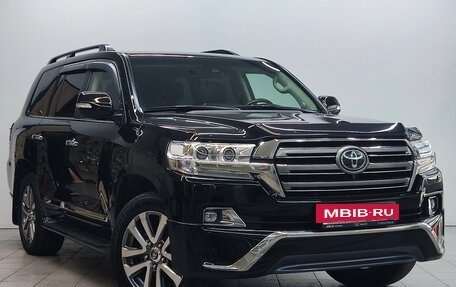 Toyota Land Cruiser 200, 2017 год, 6 790 000 рублей, 3 фотография
