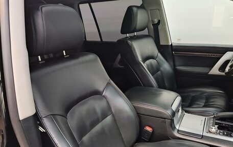 Toyota Land Cruiser 200, 2017 год, 6 790 000 рублей, 22 фотография