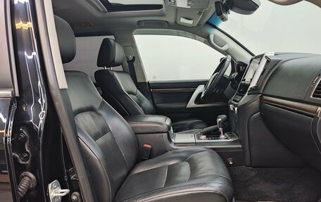 Toyota Land Cruiser 200, 2017 год, 6 790 000 рублей, 21 фотография