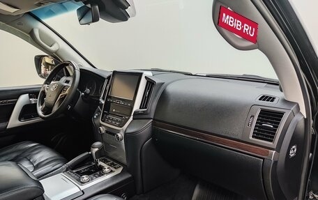 Toyota Land Cruiser 200, 2017 год, 6 790 000 рублей, 20 фотография