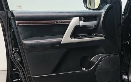 Toyota Land Cruiser 200, 2017 год, 6 790 000 рублей, 37 фотография