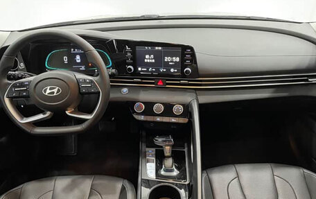 Hyundai Elantra, 2023 год, 1 490 000 рублей, 5 фотография