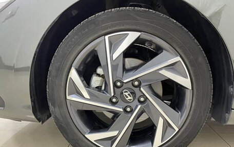 Hyundai Elantra, 2023 год, 1 490 000 рублей, 13 фотография