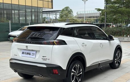 Peugeot 2008 II, 2022 год, 1 290 000 рублей, 4 фотография