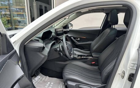 Peugeot 2008 II, 2022 год, 1 290 000 рублей, 6 фотография