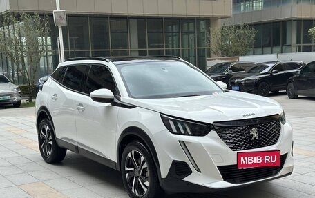 Peugeot 2008 II, 2022 год, 1 290 000 рублей, 2 фотография