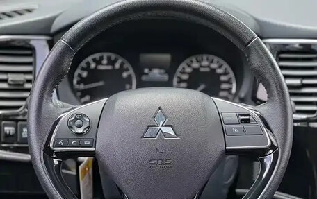 Mitsubishi Outlander III рестайлинг 3, 2022 год, 1 890 002 рублей, 8 фотография