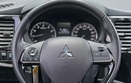 Mitsubishi Outlander III рестайлинг 3, 2022 год, 1 890 002 рублей, 12 фотография
