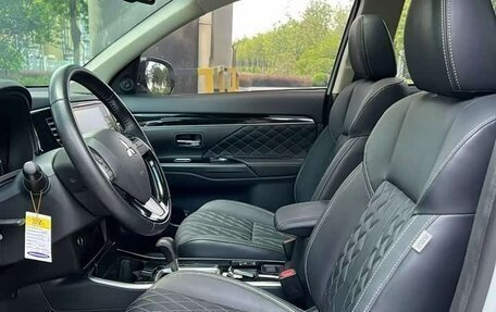 Mitsubishi Outlander III рестайлинг 3, 2022 год, 1 890 002 рублей, 15 фотография