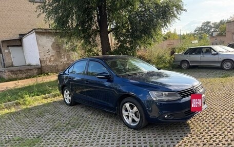 Volkswagen Jetta VI, 2011 год, 820 000 рублей, 2 фотография