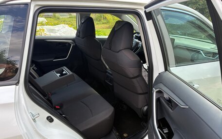 Toyota RAV4, 2025 год, 3 650 000 рублей, 10 фотография