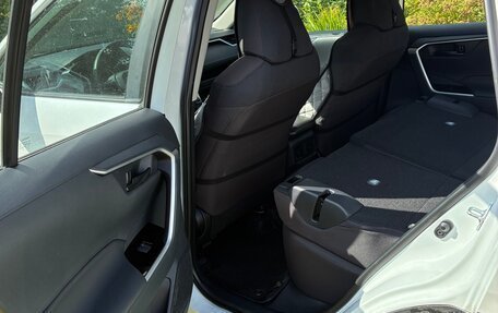 Toyota RAV4, 2025 год, 3 650 000 рублей, 14 фотография