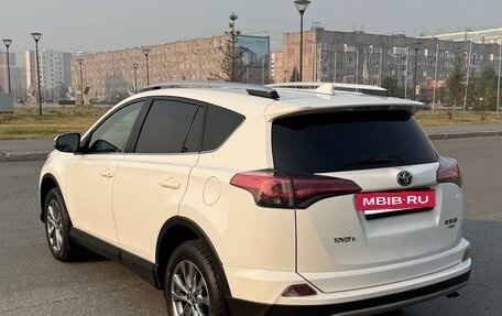 Toyota RAV4, 2018 год, 2 700 000 рублей, 5 фотография