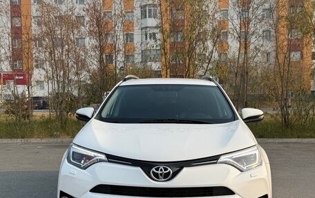 Toyota RAV4, 2018 год, 2 700 000 рублей, 8 фотография