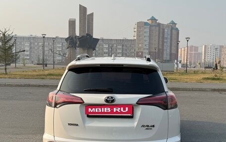 Toyota RAV4, 2018 год, 2 700 000 рублей, 4 фотография