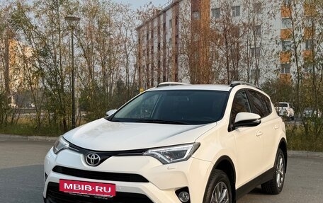 Toyota RAV4, 2018 год, 2 700 000 рублей, 7 фотография