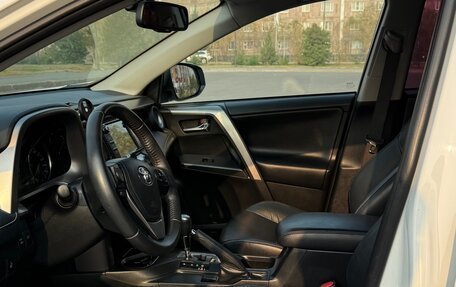 Toyota RAV4, 2018 год, 2 700 000 рублей, 18 фотография
