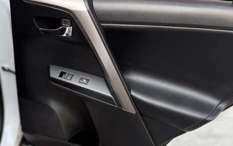 Toyota RAV4, 2018 год, 2 700 000 рублей, 20 фотография