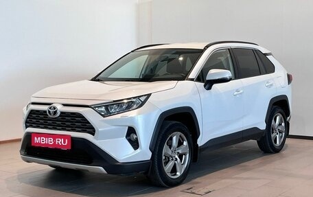 Toyota RAV4, 2021 год, 3 499 000 рублей, 2 фотография
