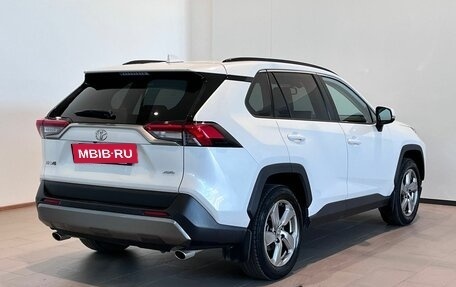 Toyota RAV4, 2021 год, 3 499 000 рублей, 5 фотография