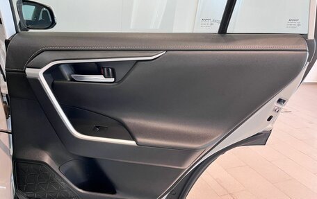 Toyota RAV4, 2021 год, 3 499 000 рублей, 21 фотография