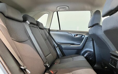 Toyota RAV4, 2021 год, 3 499 000 рублей, 29 фотография